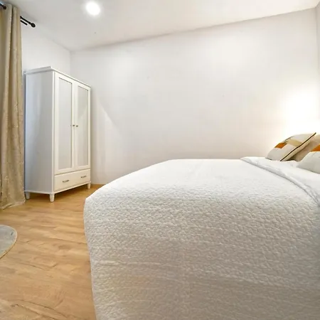 Casa Comfortable Air-conditioned Modern (adults Only) Apartment